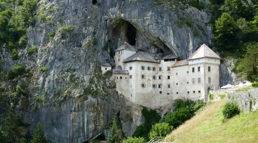 Castelo de Predjama, 10 Lugares Imperdíveis na Eslovénia