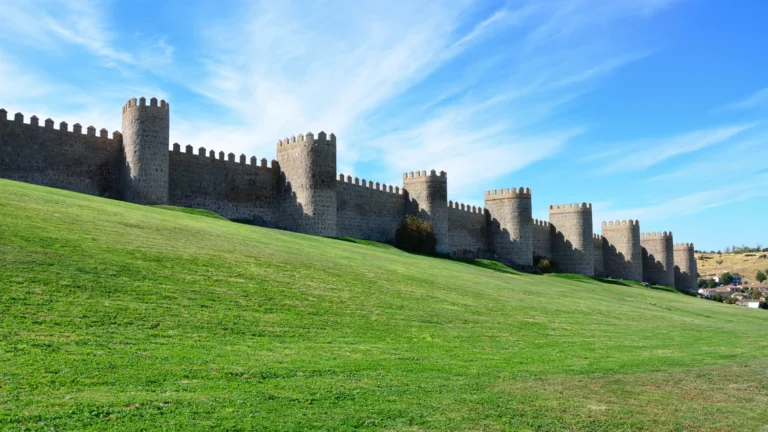 Ávila, a Cidade das Muralhas Imponentes
