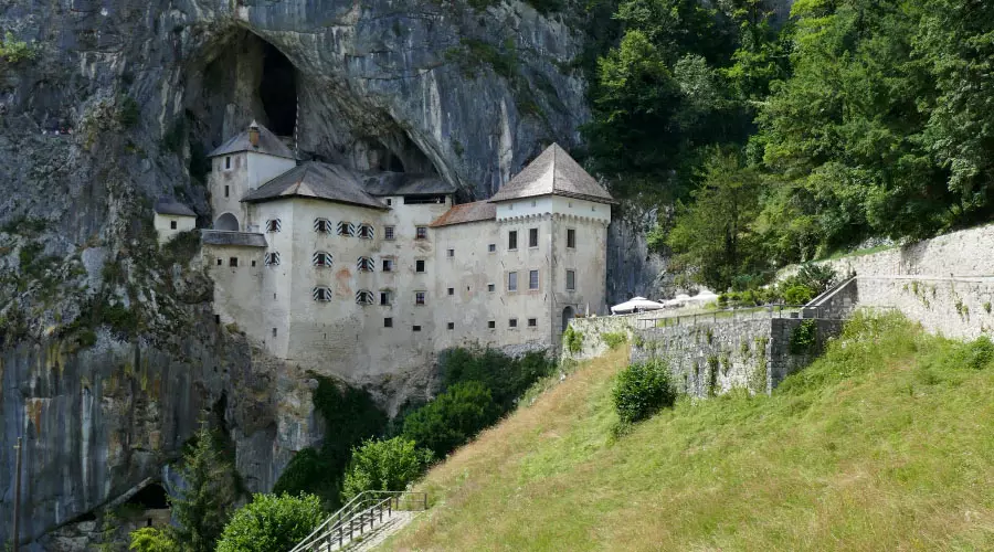 Castelo de Predjama, Eslovénia