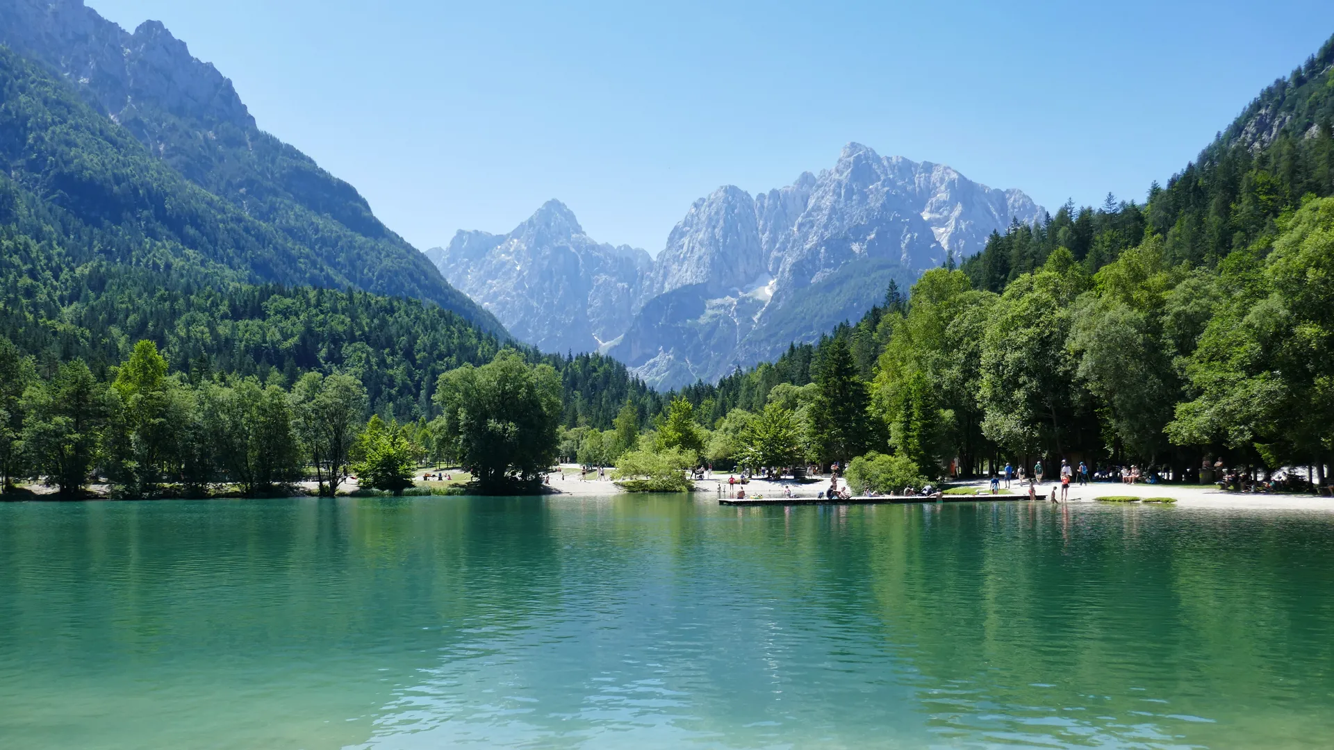 Lago Jasna: Um Tesouro Natural nos Alpes Julianos, Eslovénia