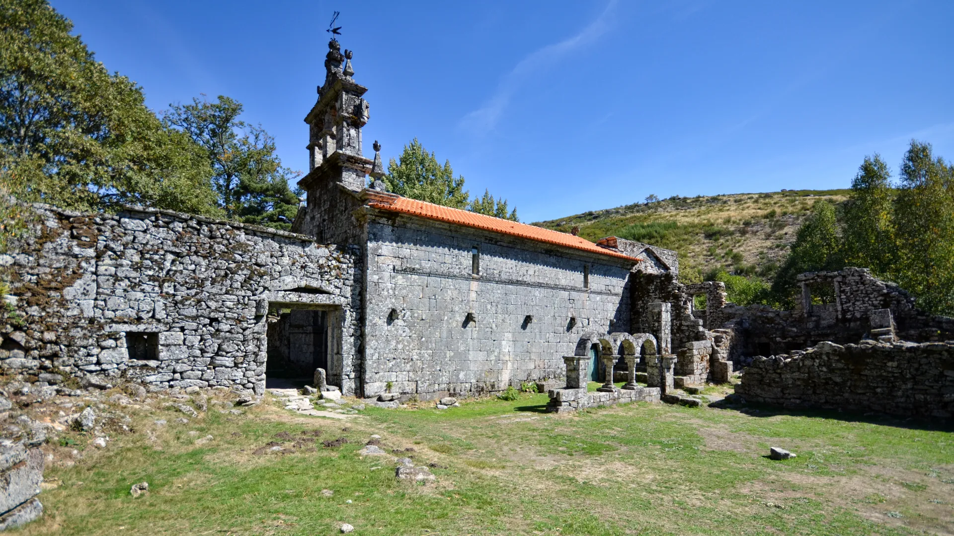 Mosteiro de Santa Maria das Júnias, Parque Nacional Peneda-Gerês