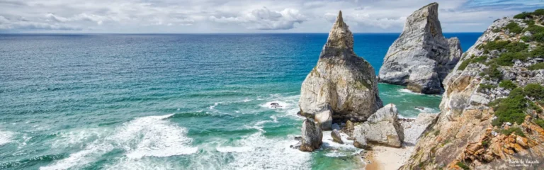 Praia da Ursa que Mantém a Sua Beleza Natural