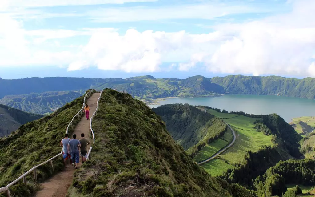 TOP10 a Não Perder em São Miguel, Açores - Miradouro da Grota do Inferno